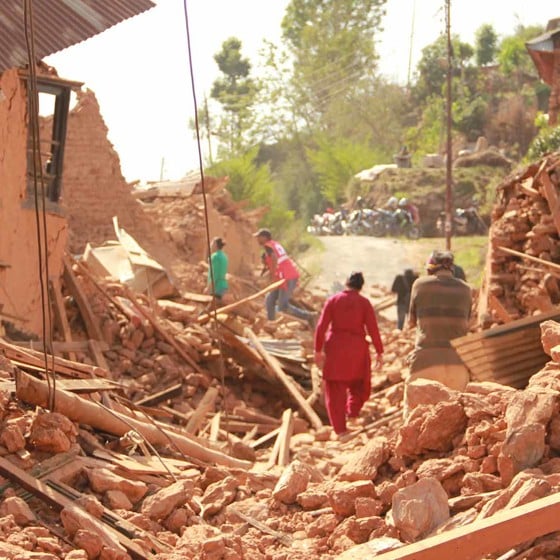 Raserade hus efter naturkatastrof i Nepal