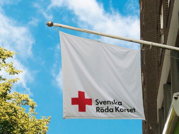 En rödakors-flagga Höganäs kommun